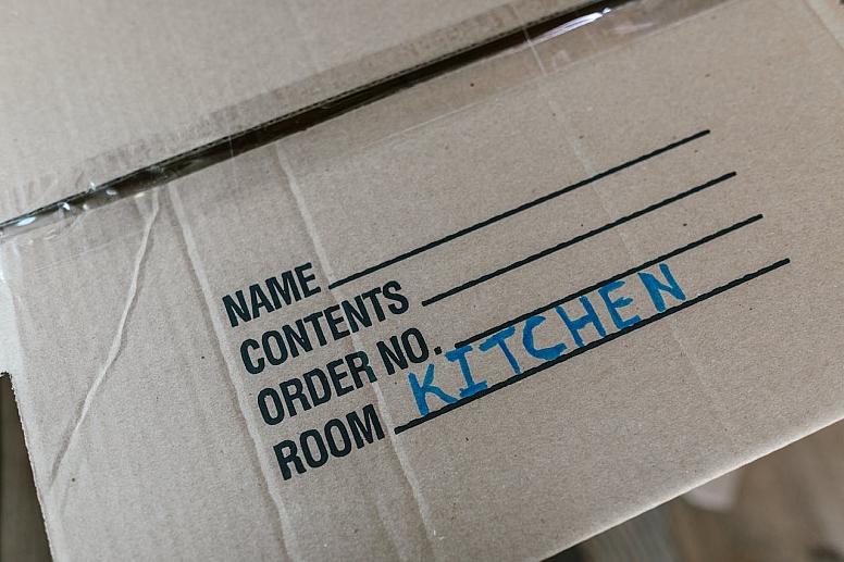 label and pack your boxes with precision